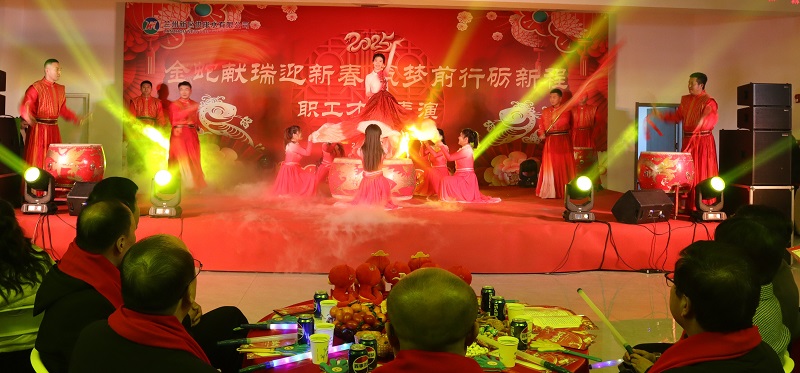 開(kāi)場(chǎng)鼓舞(1).jpg 開(kāi)場(chǎng)鼓舞(1).jpg